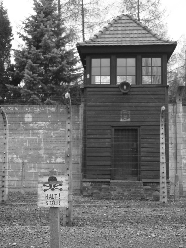 KL Auschwitz I: Guard tower and electric fence.