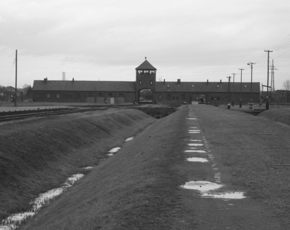 KL Auschwitz II-Birkenau: A look back at the main entrance.